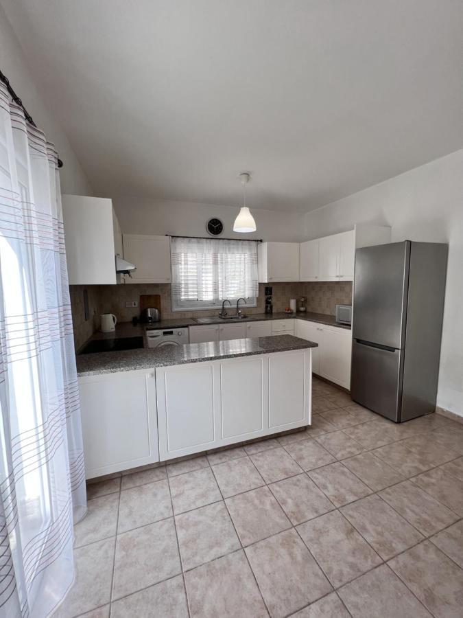 Pafia Sunbeach Townhouse Пафос Экстерьер фото