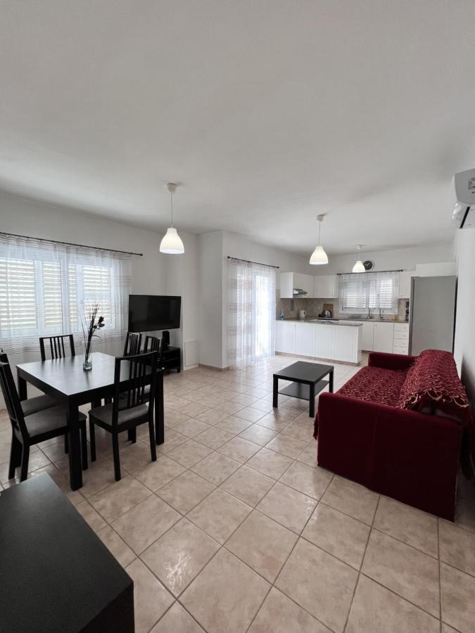 Pafia Sunbeach Townhouse Пафос Экстерьер фото
